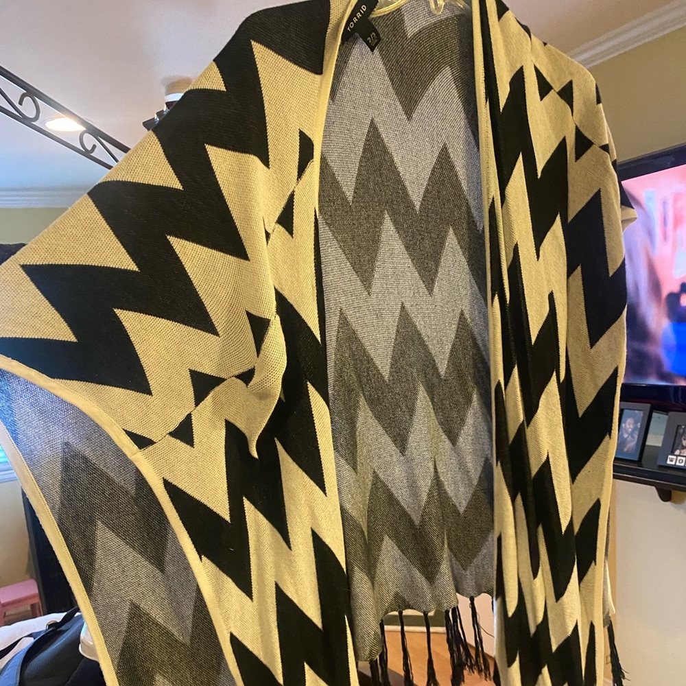 Chevron black and white shrug
